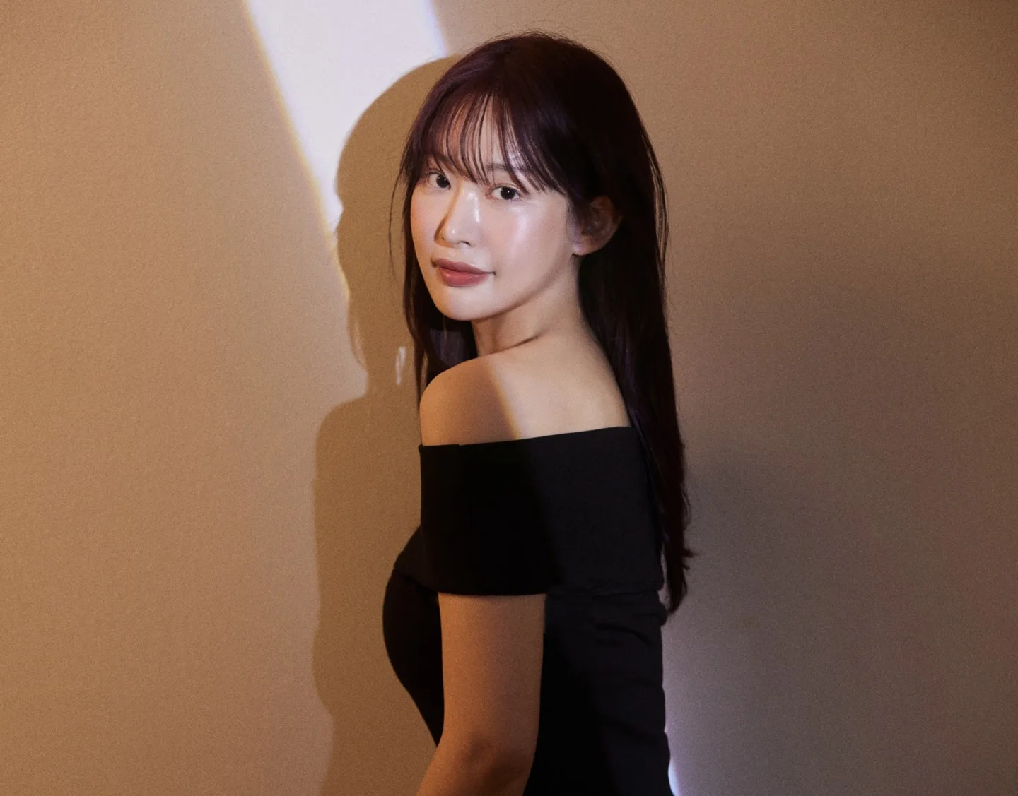 Korean seoul hair salon 약수역 미용실 신당동 미용실 약수 미용실 약수동 미용실 윤주 ユンジュ - AVAヘアサロンソウルのスタイリスト、ロングストレート前髪